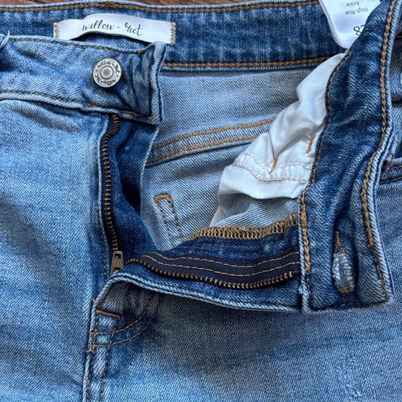 Distressed High Rise Jeans - Picture 6 of 6